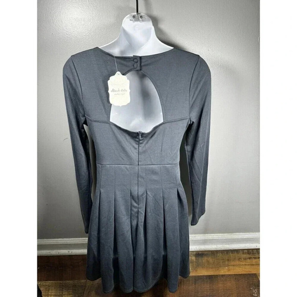Altar’d State Size M Mini Fit Flare Dress Long Sleeve CUTOUT BACK Light Gray - Picture 4 of 11